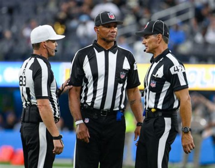 Are sports officials independent contractors?