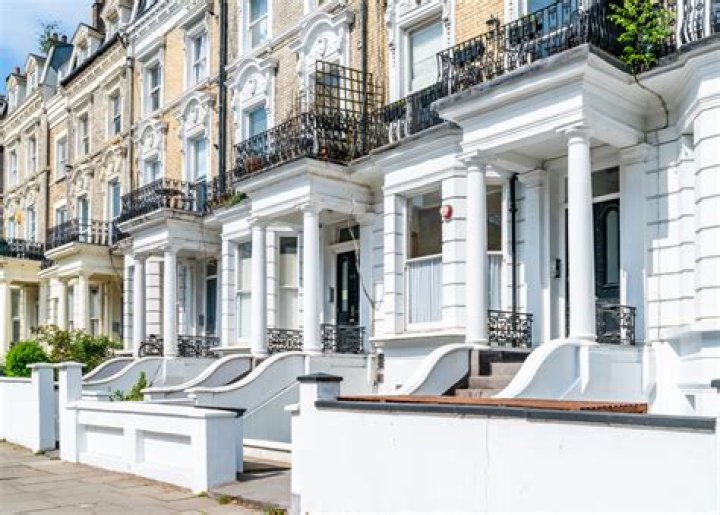 Can a non-resident UK citizen buy property in UK?