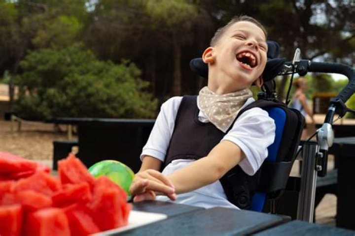 Can a person with cerebral palsy live alone?