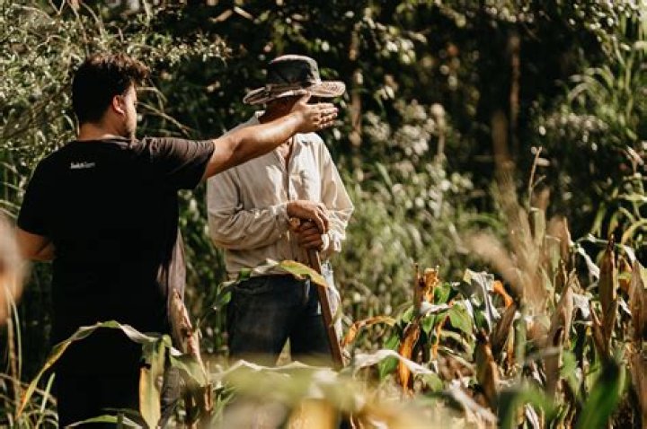 Can a UK citizen live in Colombia?