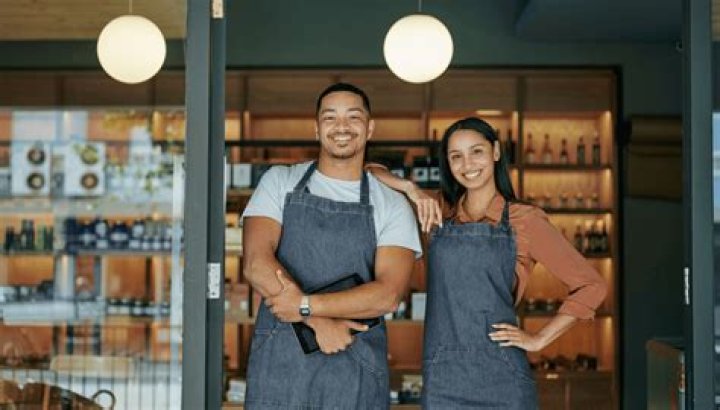 Can a UK company employ someone in Netherlands?