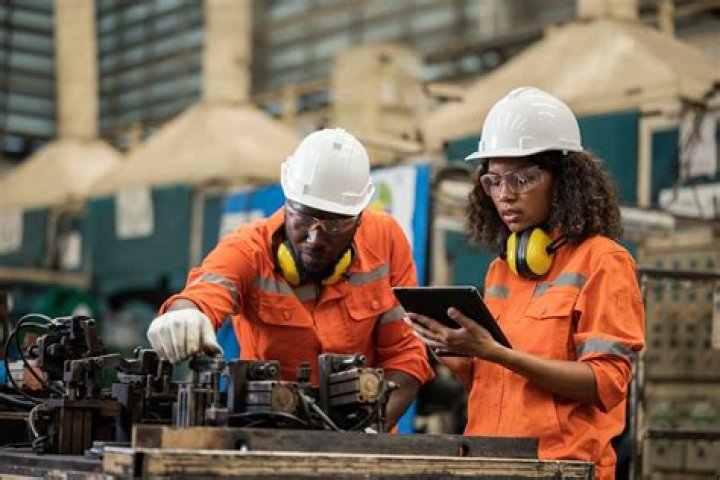 Can a UK company operate in Ireland?