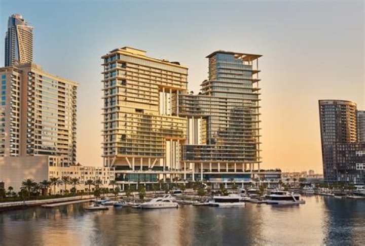 Can a UK resident live in Dubai?