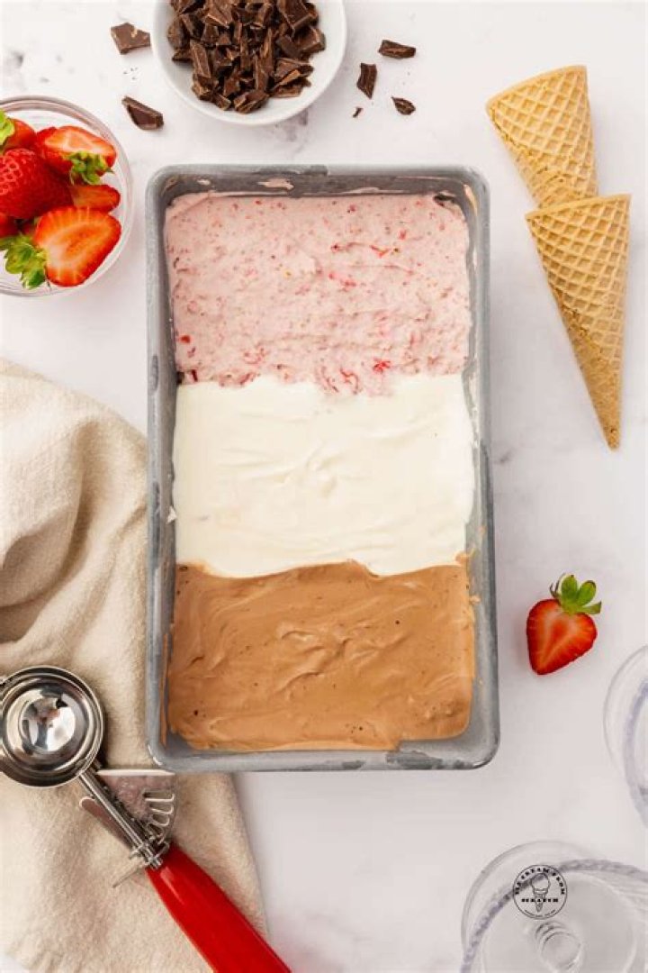 Can cat eat strawberry ice cream?