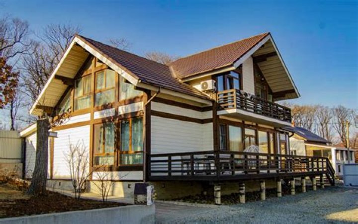 Can UK citizens buy property in Russia?