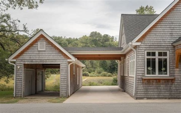 Do attached garages need to be insulated?