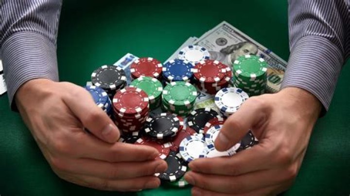 Do I have to pay taxes on blackjack winnings?