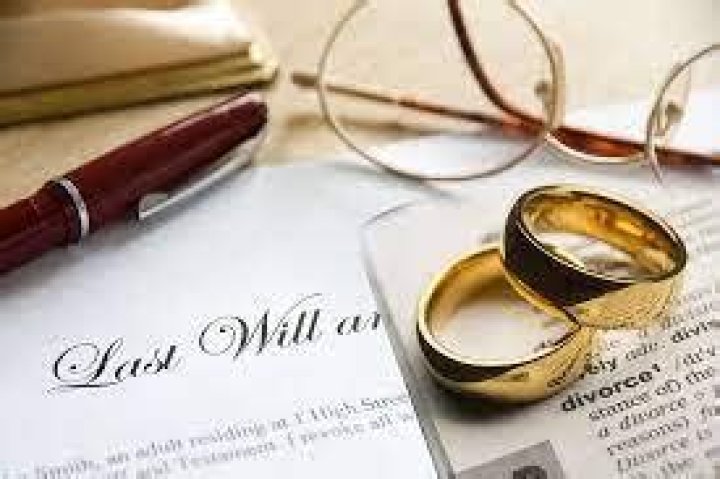 Does a divorce invalidate a Will?