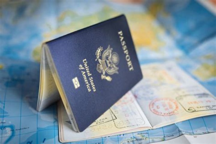 Does a Hungarian citizen need visa for USA?