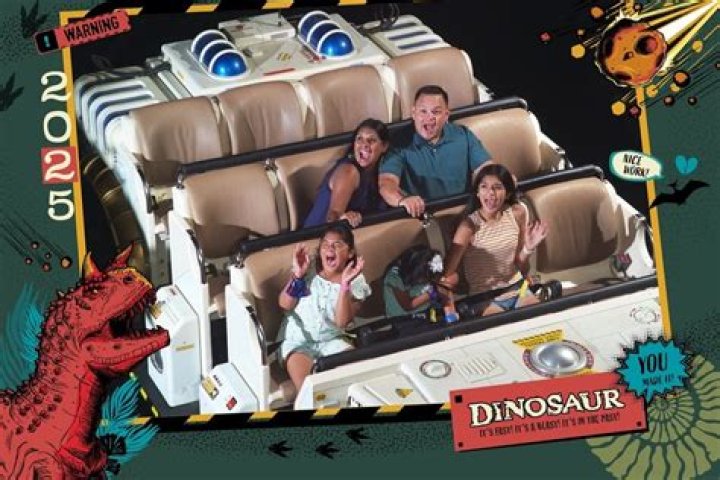 Does Knotts still have the dinosaur ride?