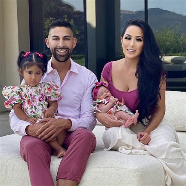 Does Tamela Mann have a daughter?