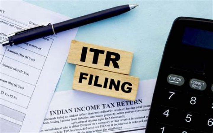 How does share trading show in income tax return?