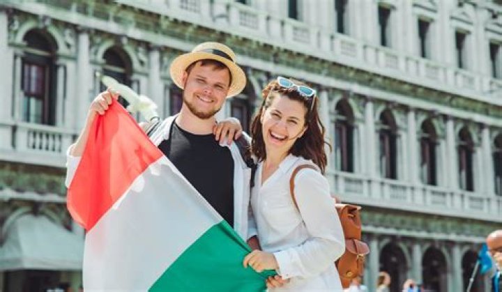 How long can an Italian citizen stay in the UK?