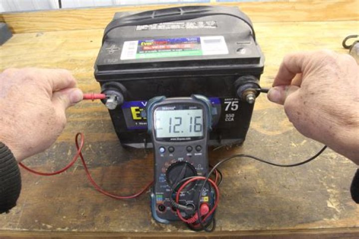 How long should a car battery hold its charge?