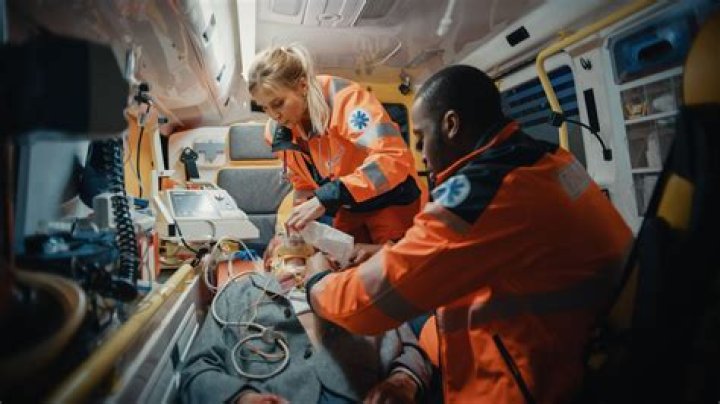 How many hours does a Flight Paramedic work?