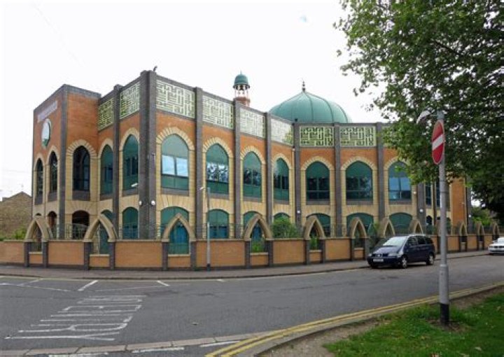 How many mosques are there in Bradford?