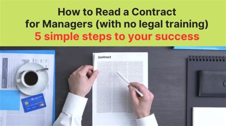 How much do contracts managers earn?