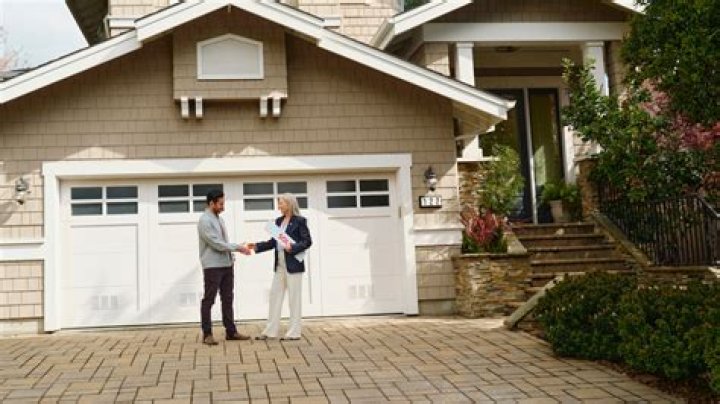 How much do you pay an au pair UK?