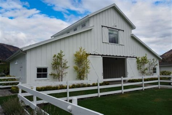 How much does it cost to renovate an old barn?