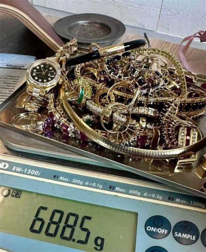 How much does old gold jewelry sell for?