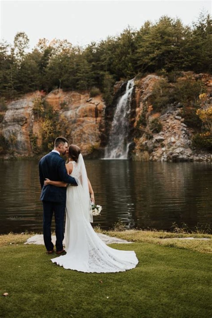 How much is a wedding photographer in Massachusetts?