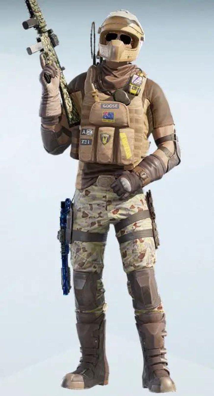 How old is Mozzie in r6?