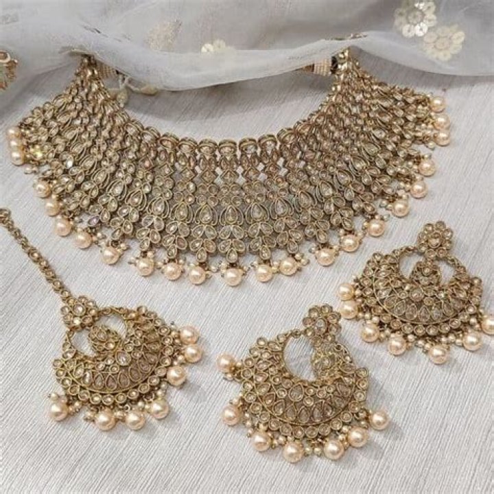 Is Jewellery VAT exempt?