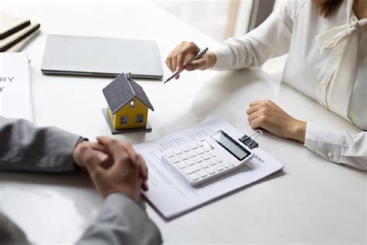Is mortgage advisor a good career?