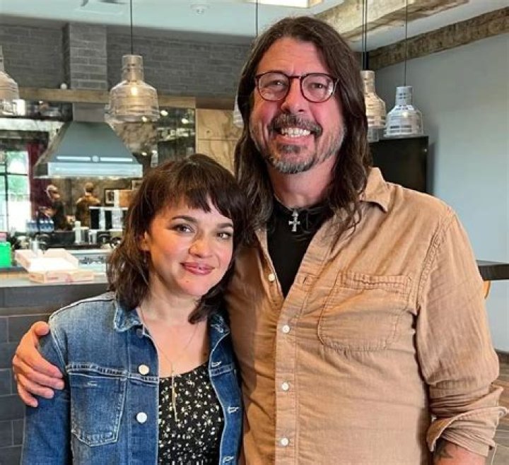 Is Norah Jones married?