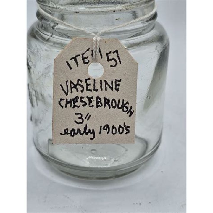 Is there clear Vaseline glass?