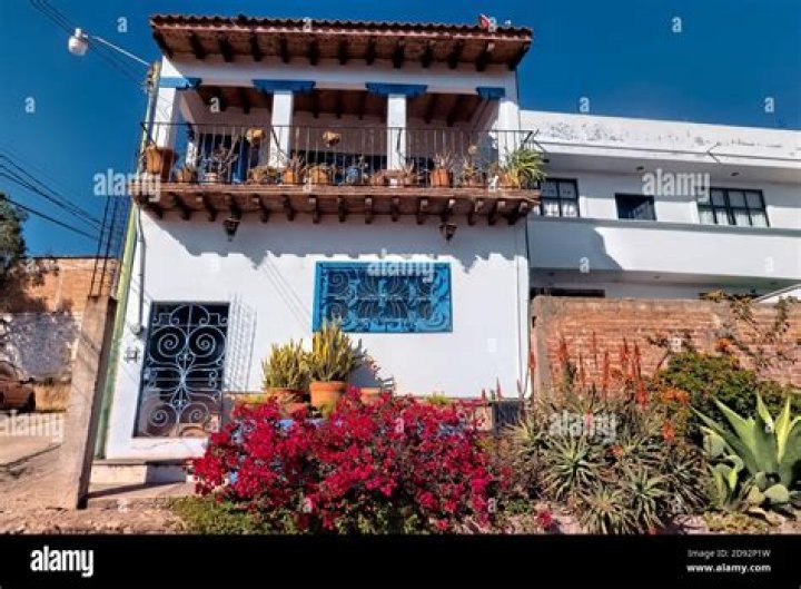 What are houses in Mexico made of?