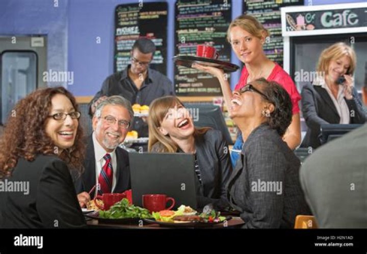 What to talk about with coworkers at lunch?