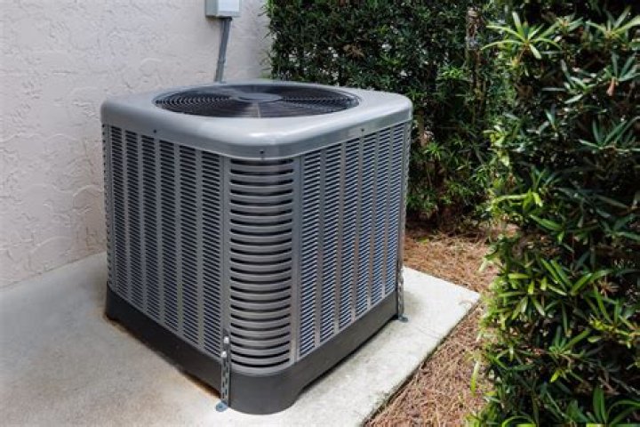 What year did air conditioning come out in homes?