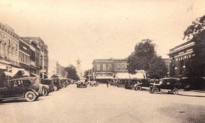 When was Fayetteville founded?