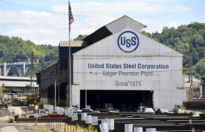 When was the US steel building built in Pittsburgh?