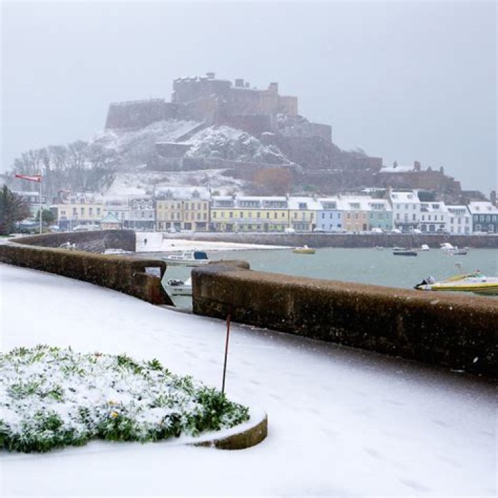 Who can live and work in Jersey Channel Islands?